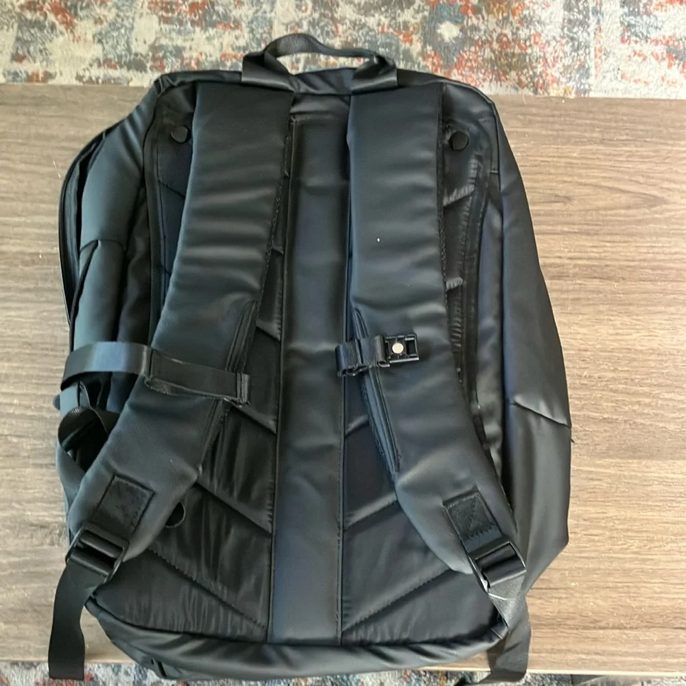 Black Modern Minimalist Backpack with Geometric Design
New without tag - Picture 2 of 3